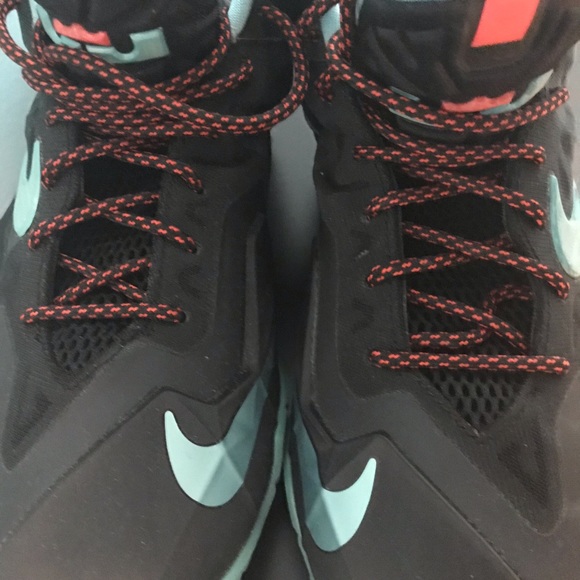 Lebron 11 - size 6Youth size - Picture 3 of 6